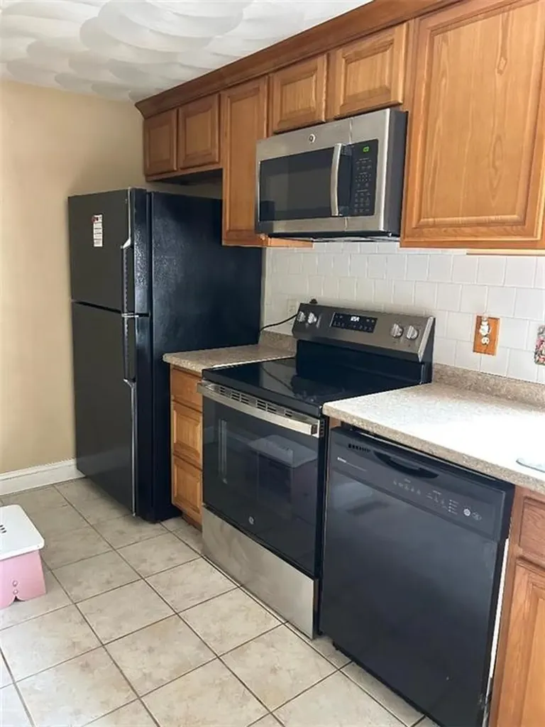 163 Reynolds Avenue Warwick RI 02889