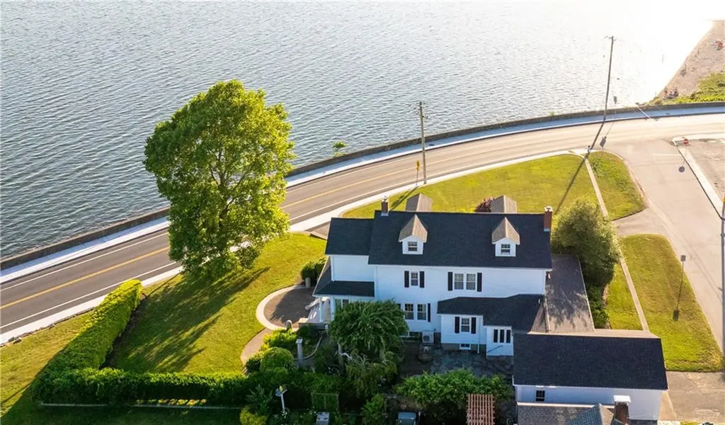 1874 Main Road Tiverton RI 02878