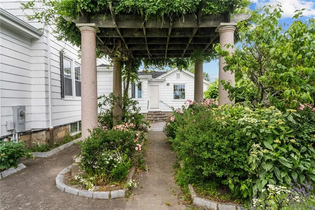 1874 Main Road Tiverton RI 02878