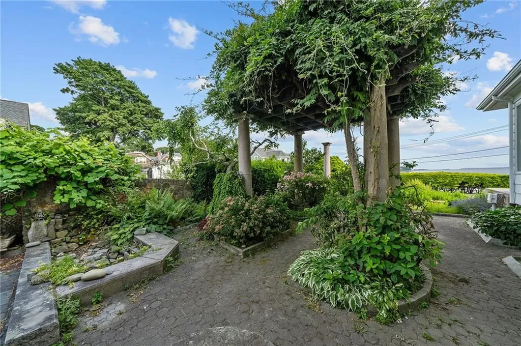 1874 Main Road Tiverton RI 02878