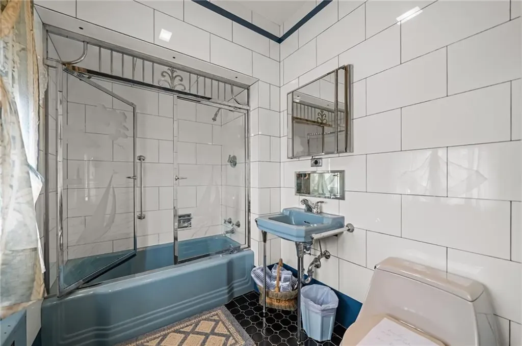 1874 Main Road Tiverton RI 02878