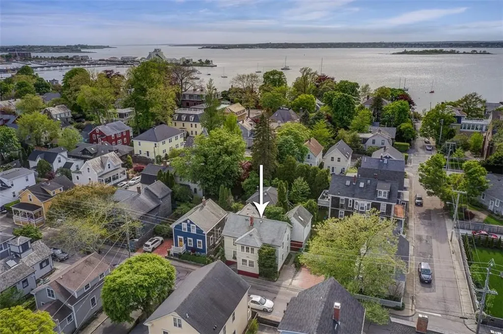 74 Third Street Newport RI 02840