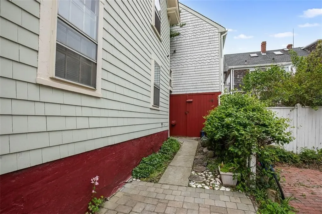 74 Third Street Newport RI 02840