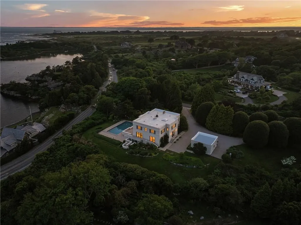 283 Ocean Avenue Newport RI 02840