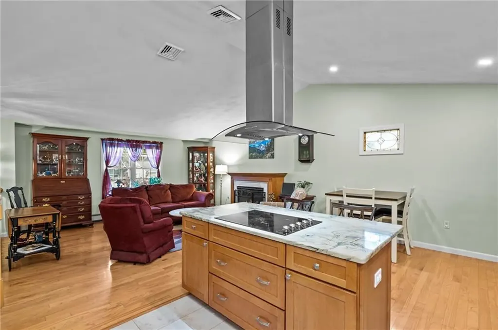 341 Columbia Avenue Warwick RI 02888