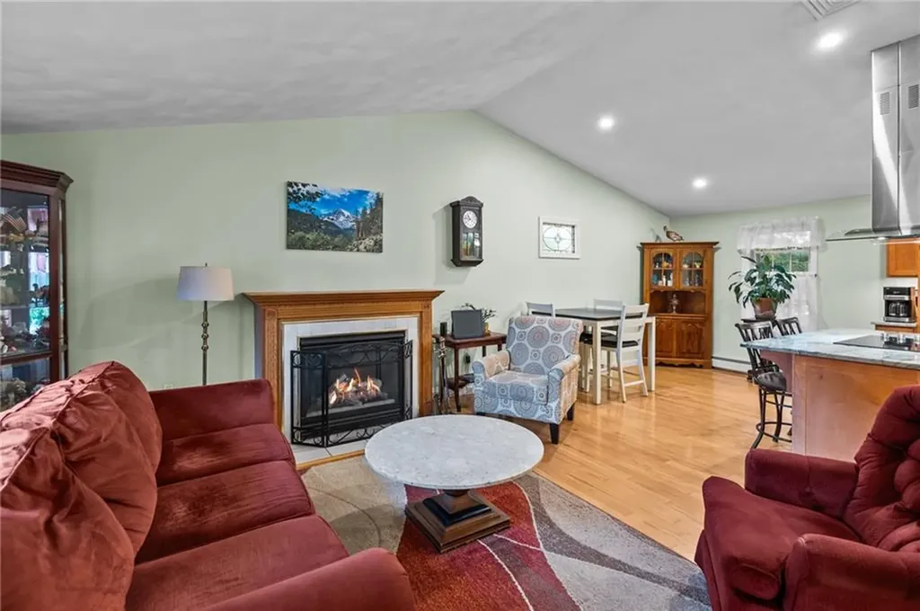 341 Columbia Avenue Warwick RI 02888
