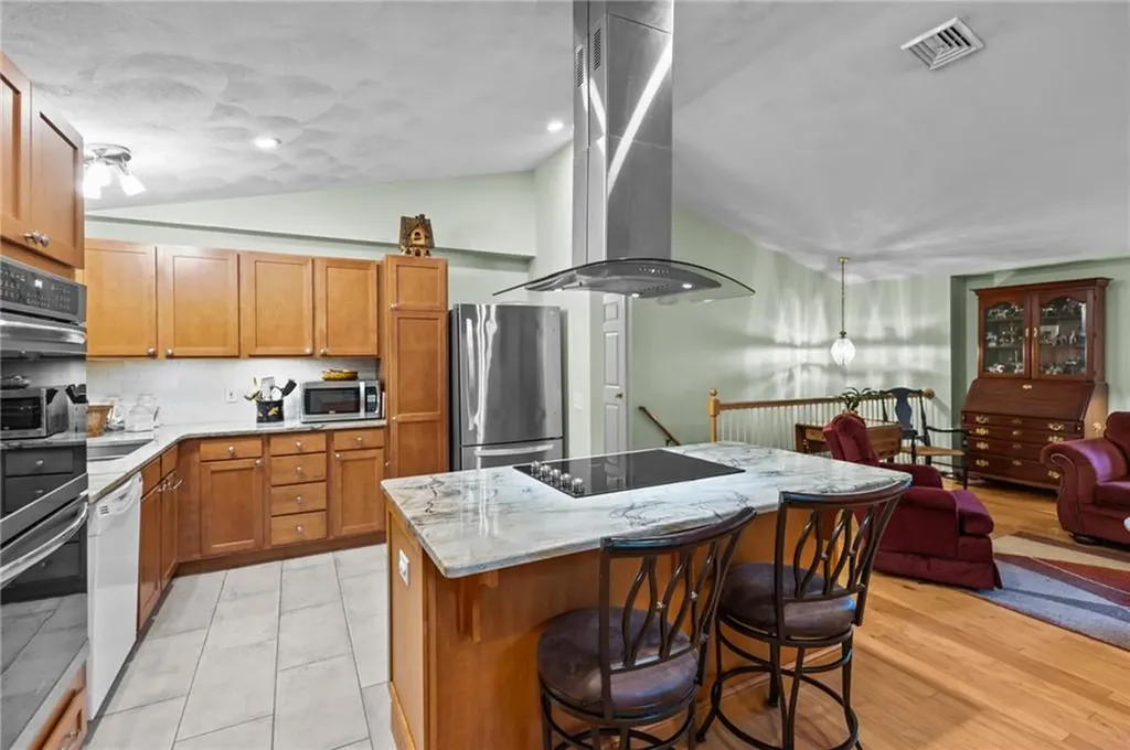 341 Columbia Avenue Warwick RI 02888