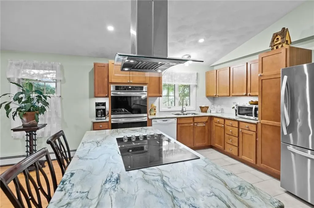 341 Columbia Avenue Warwick RI 02888