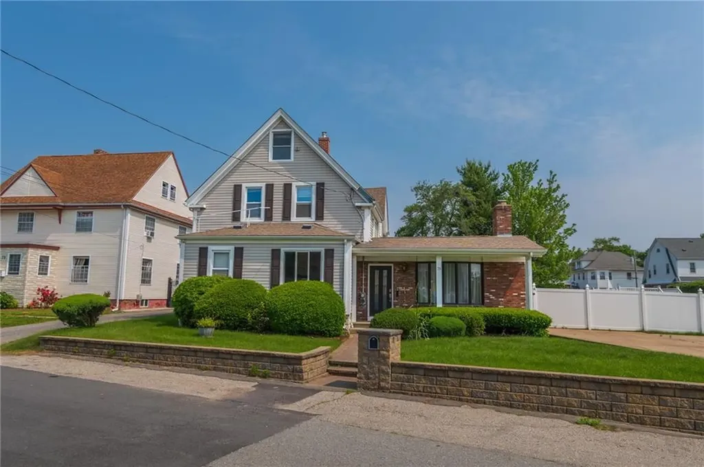 75 Gladstone Street Cranston RI 02920