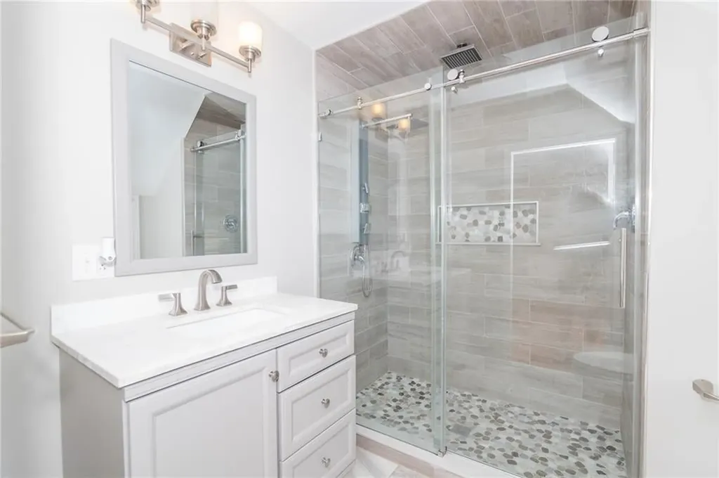 75 Gladstone Street Cranston RI 02920