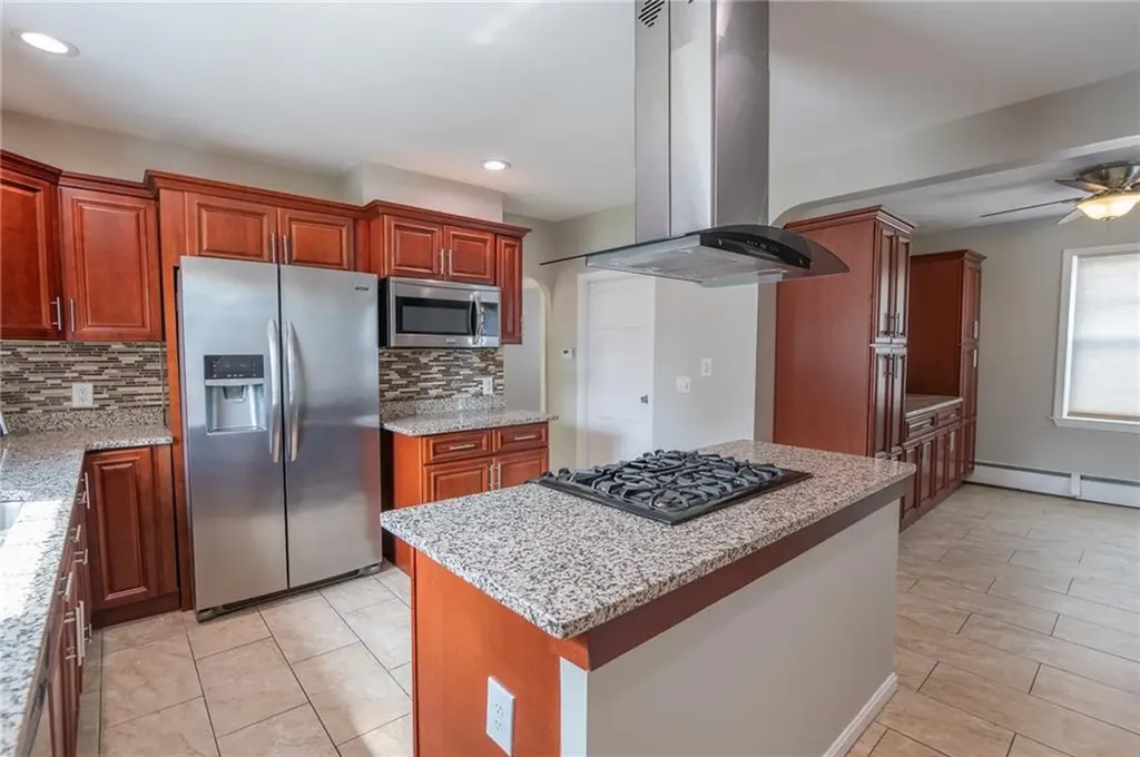 75 Gladstone Street Cranston RI 02920