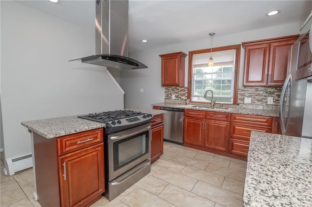 75 Gladstone Street Cranston RI 02920