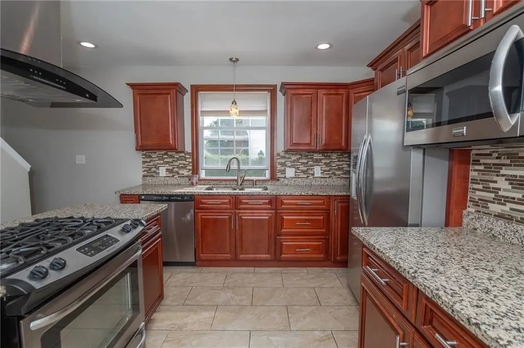 75 Gladstone Street Cranston RI 02920