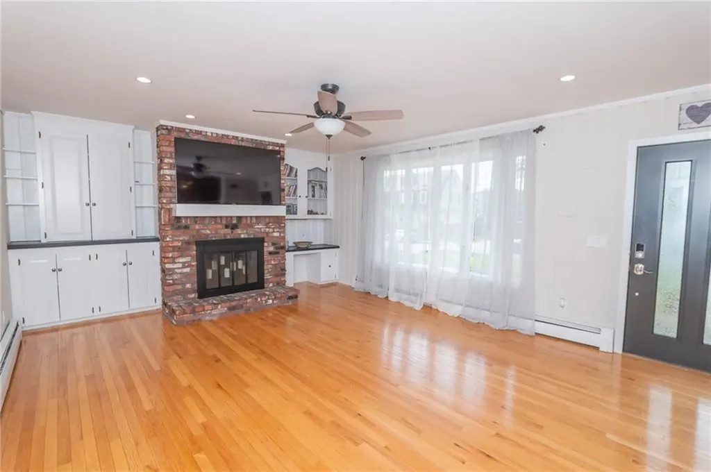 75 Gladstone Street Cranston RI 02920