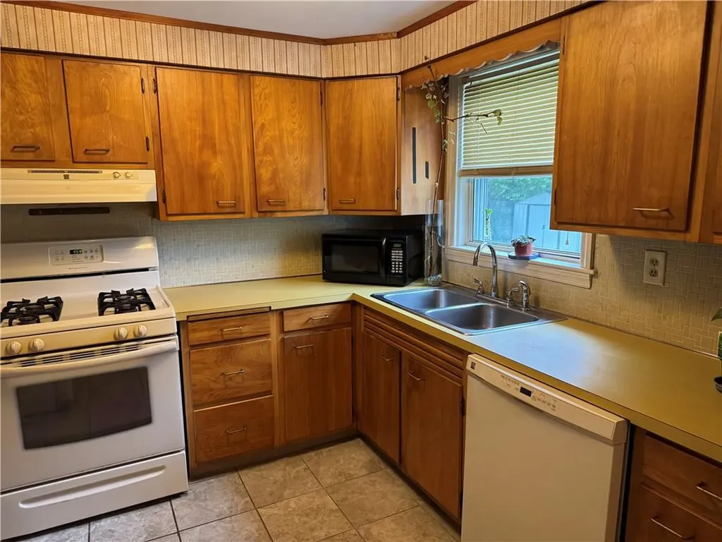 6 Sherwood Avenue Warwick RI 02888