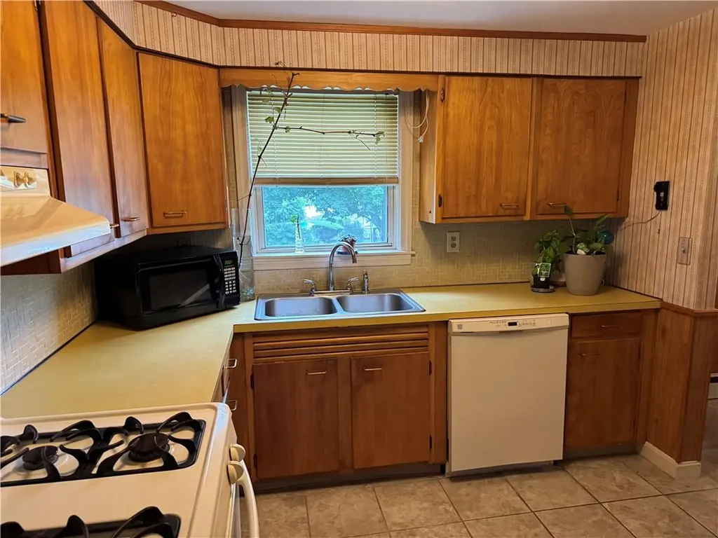 6 Sherwood Avenue Warwick RI 02888