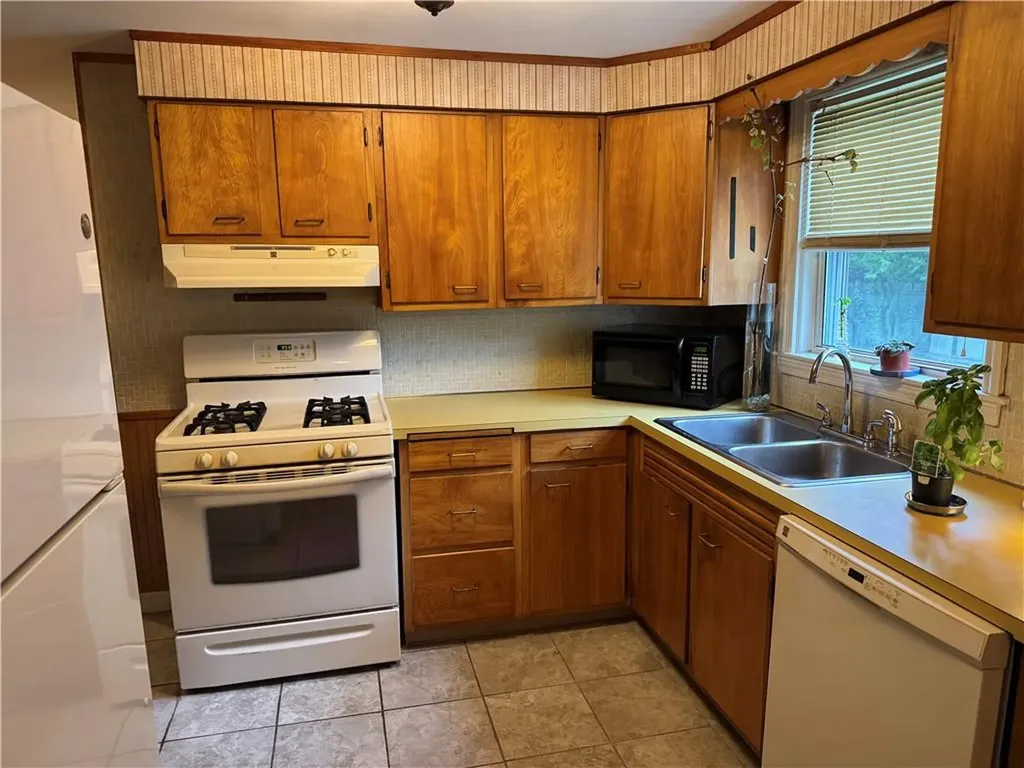 6 Sherwood Avenue Warwick RI 02888