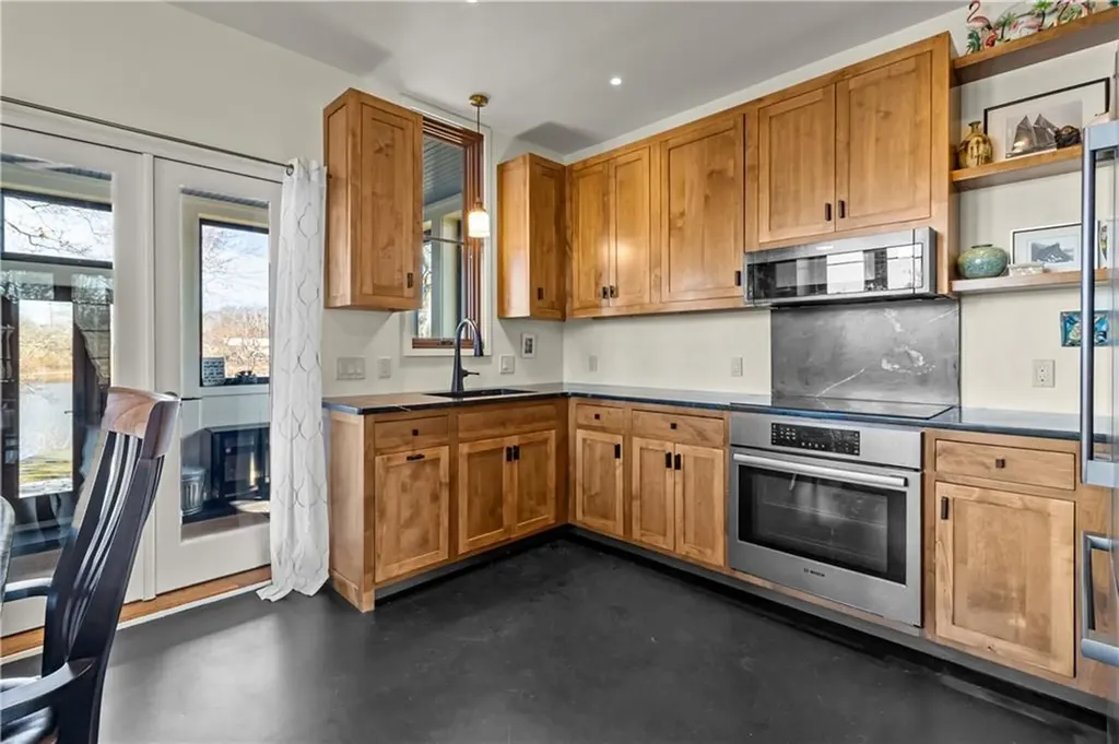 17 Jamaica Way North Kingstown RI 02852