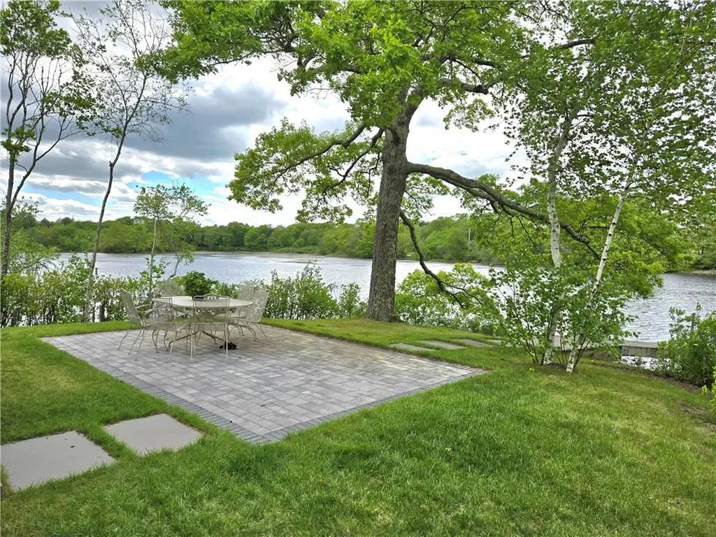 17 Jamaica Way North Kingstown RI 02852