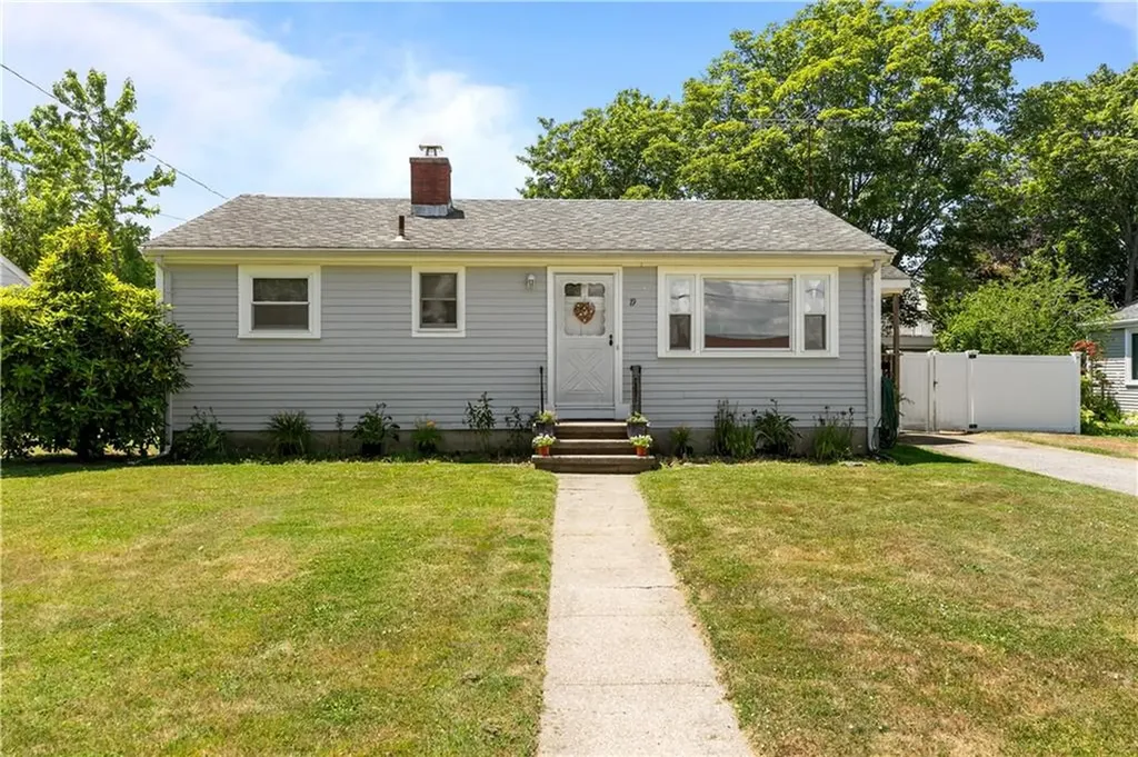19 Murphy Circle Middletown RI 02842