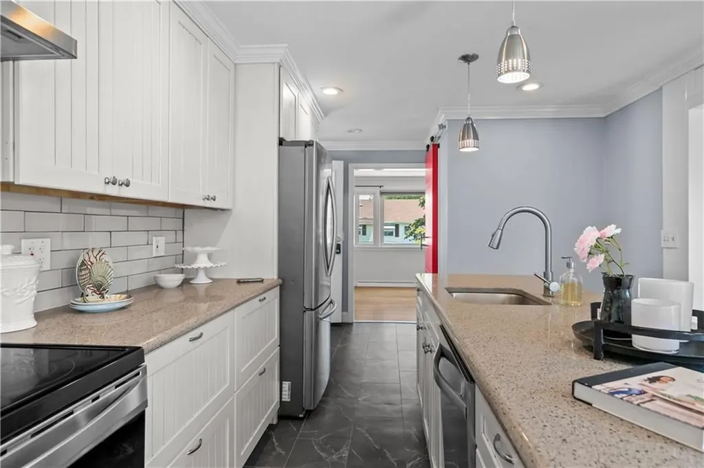 19 Murphy Circle Middletown RI 02842