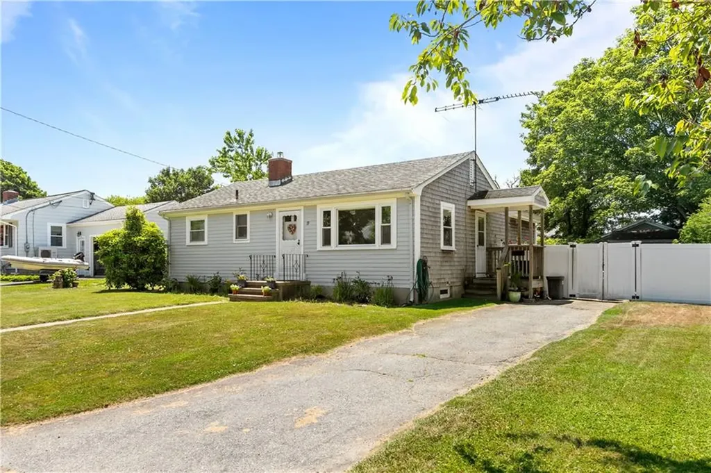 19 Murphy Circle Middletown RI 02842