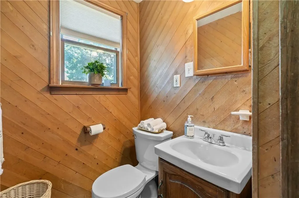 19 Murphy Circle Middletown RI 02842