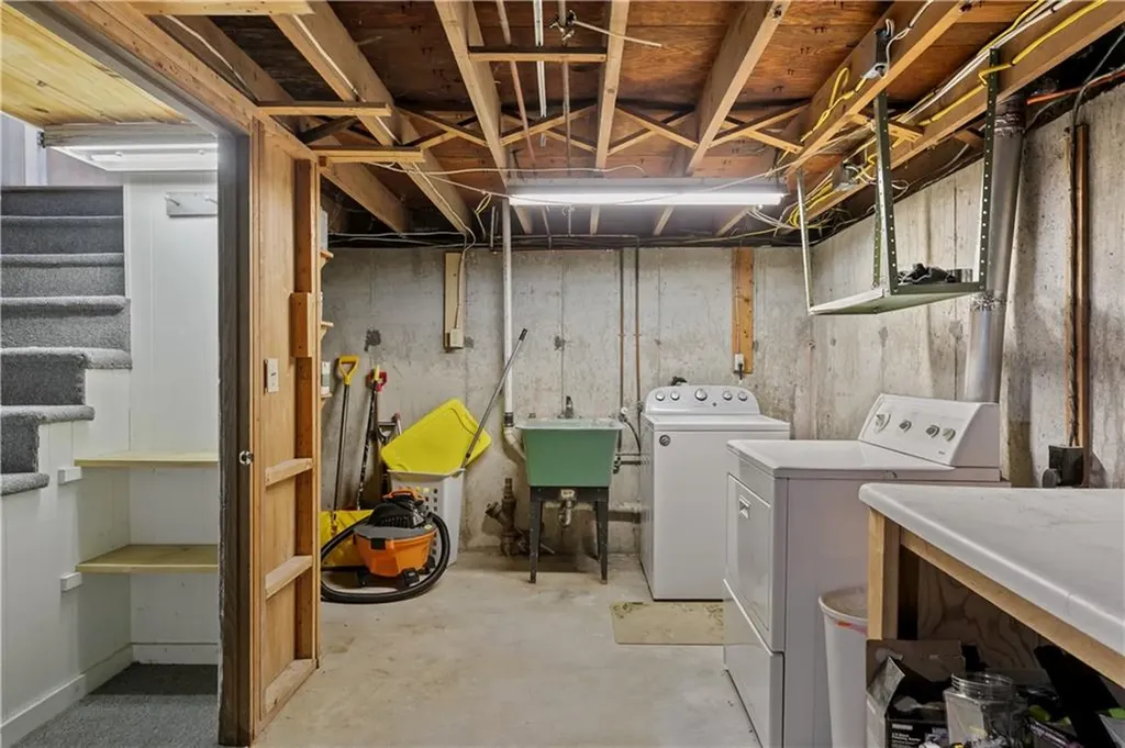 19 Murphy Circle Middletown RI 02842