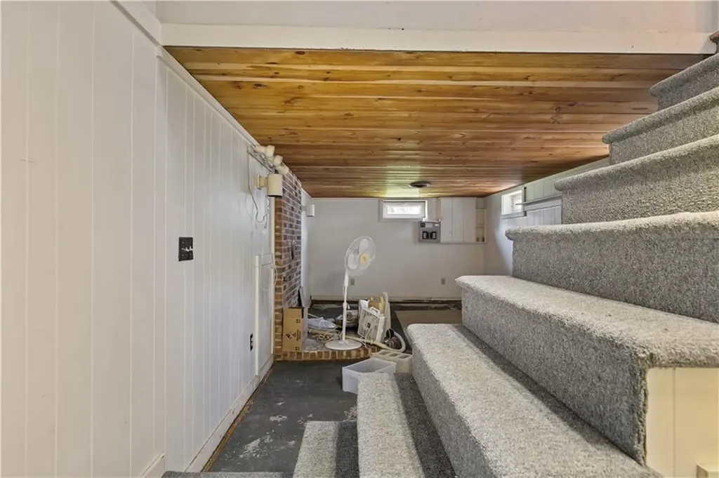 19 Murphy Circle Middletown RI 02842