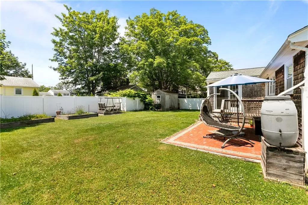 19 Murphy Circle Middletown RI 02842