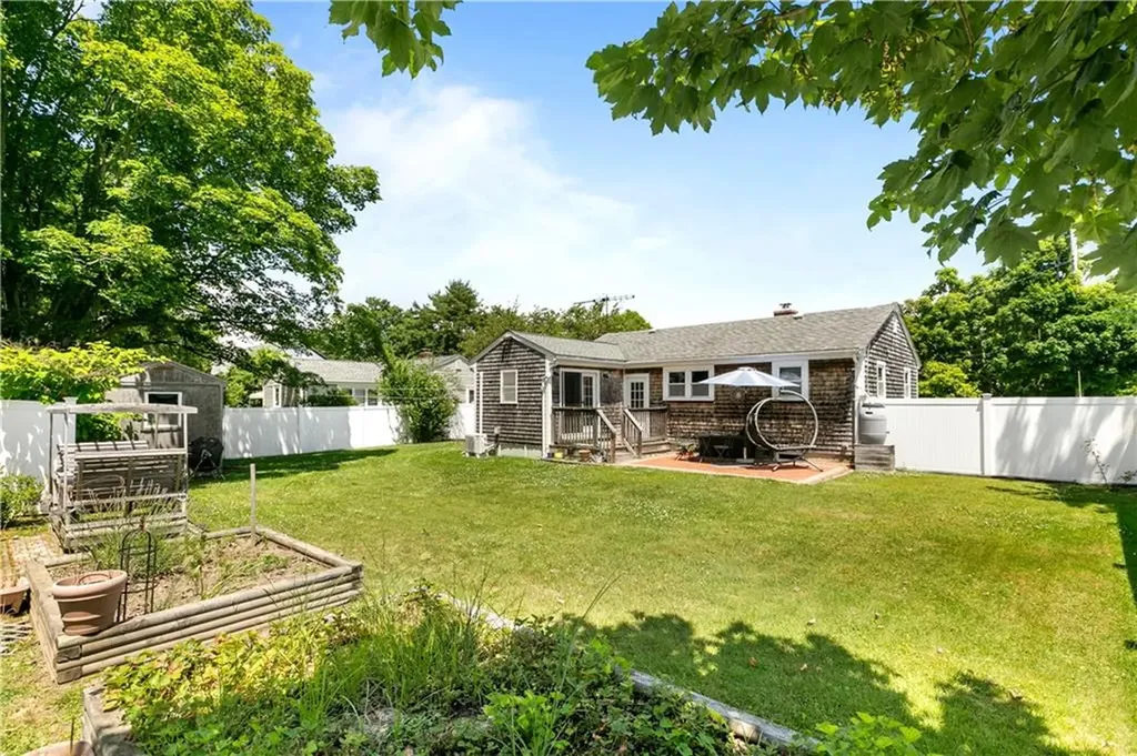 19 Murphy Circle Middletown RI 02842