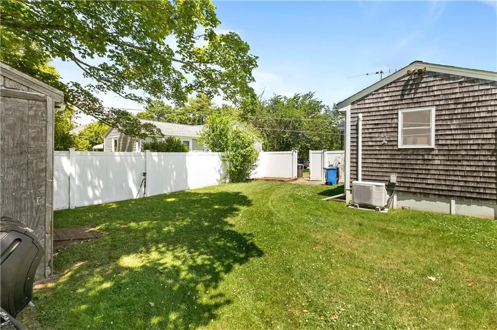 19 Murphy Circle Middletown RI 02842