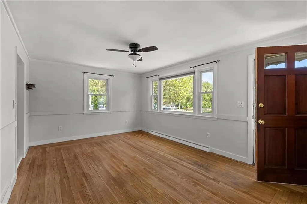 19 Murphy Circle Middletown RI 02842