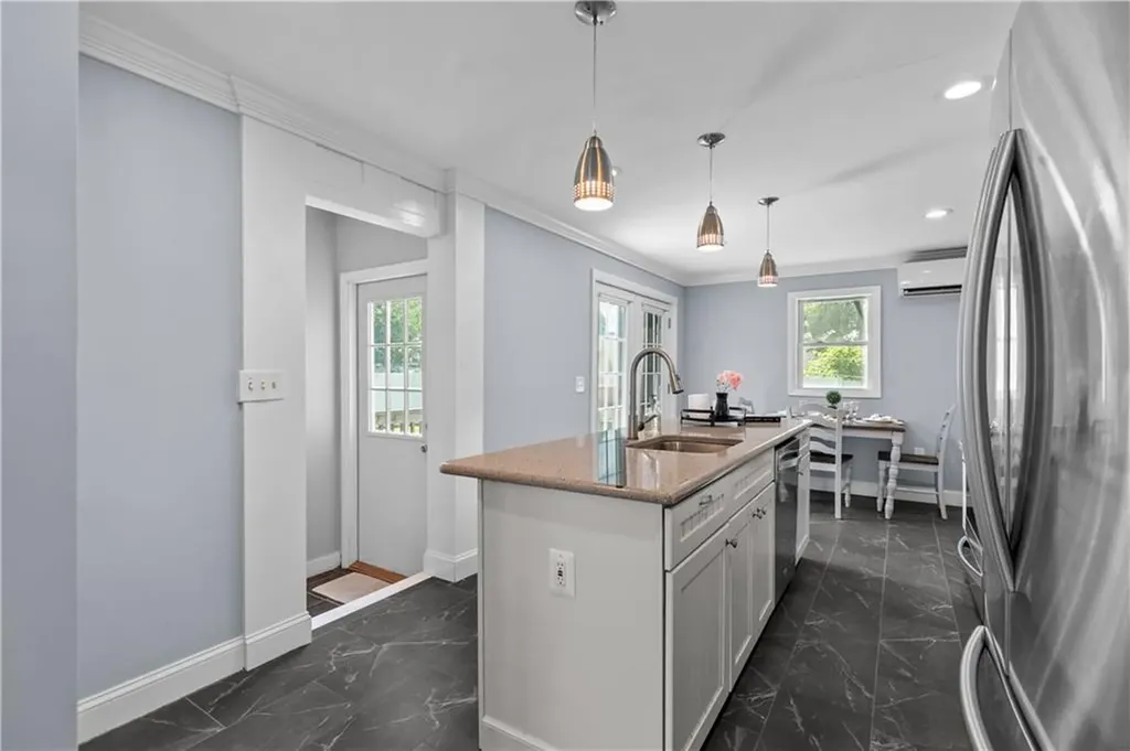 19 Murphy Circle Middletown RI 02842