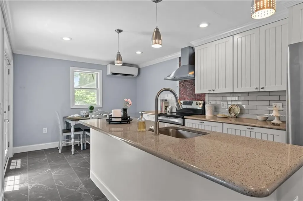19 Murphy Circle Middletown RI 02842