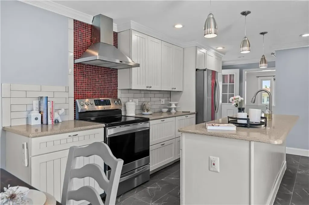 19 Murphy Circle Middletown RI 02842
