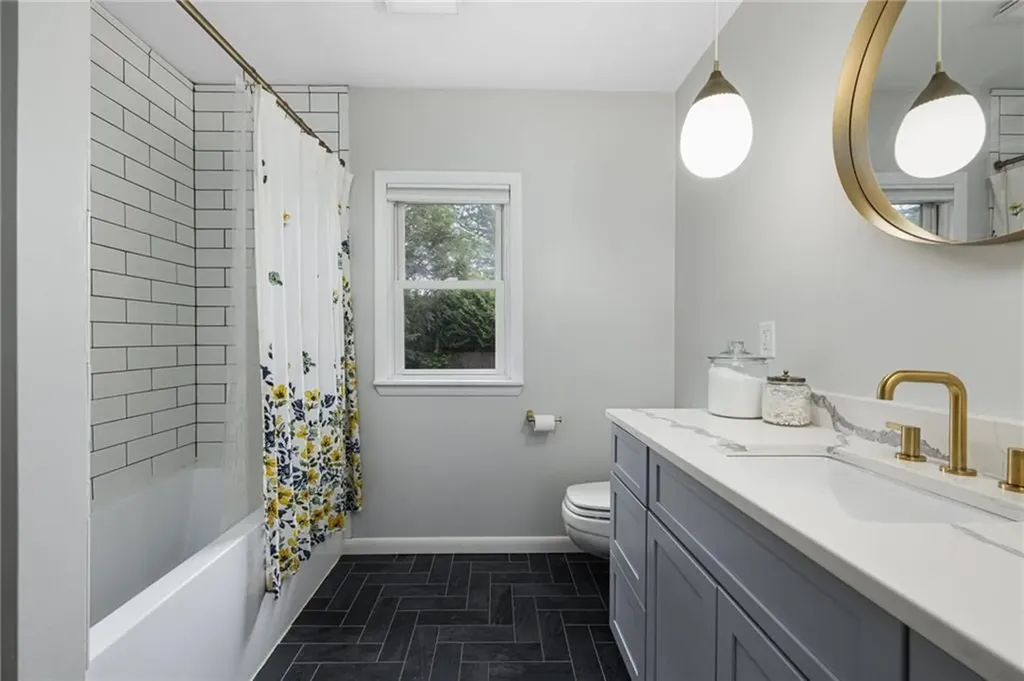14 Twin Oak Drive Warwick RI 02889