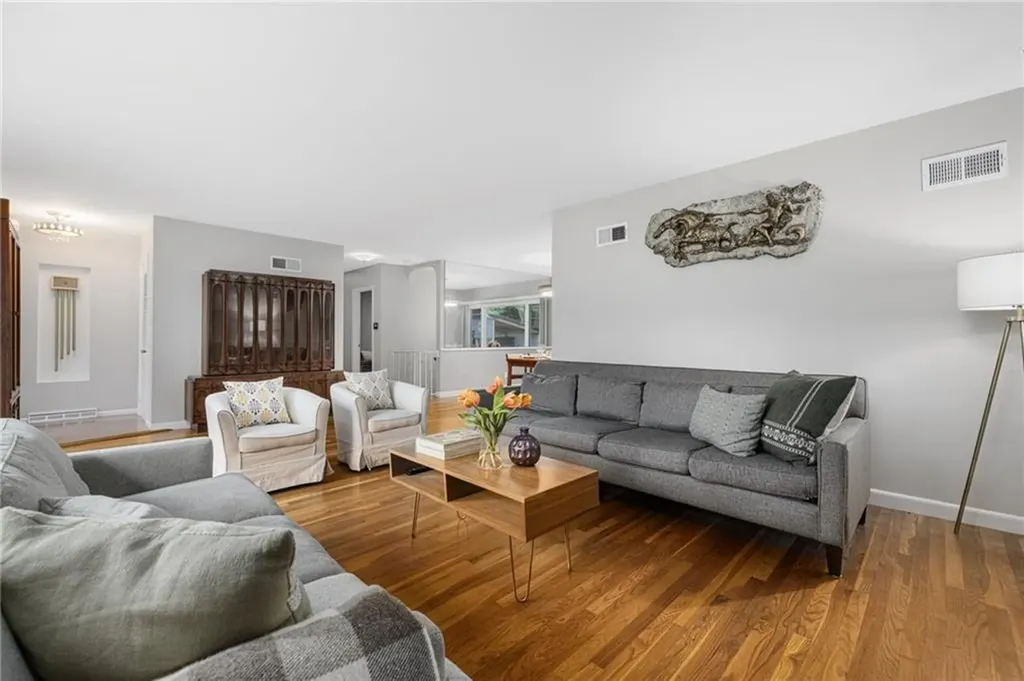 14 Twin Oak Drive Warwick RI 02889
