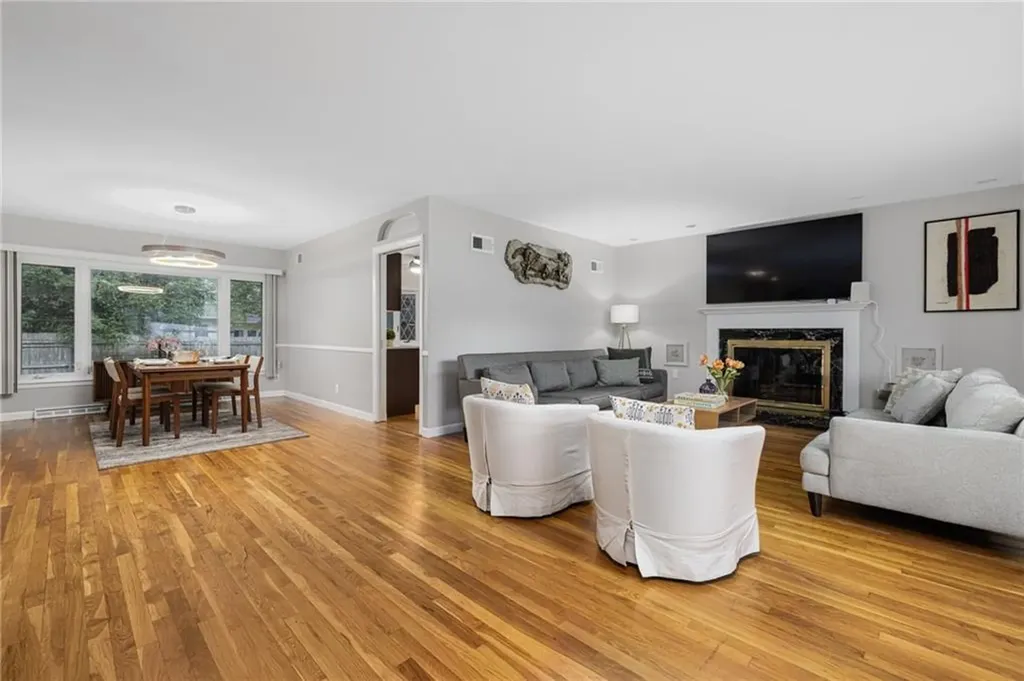 14 Twin Oak Drive Warwick RI 02889