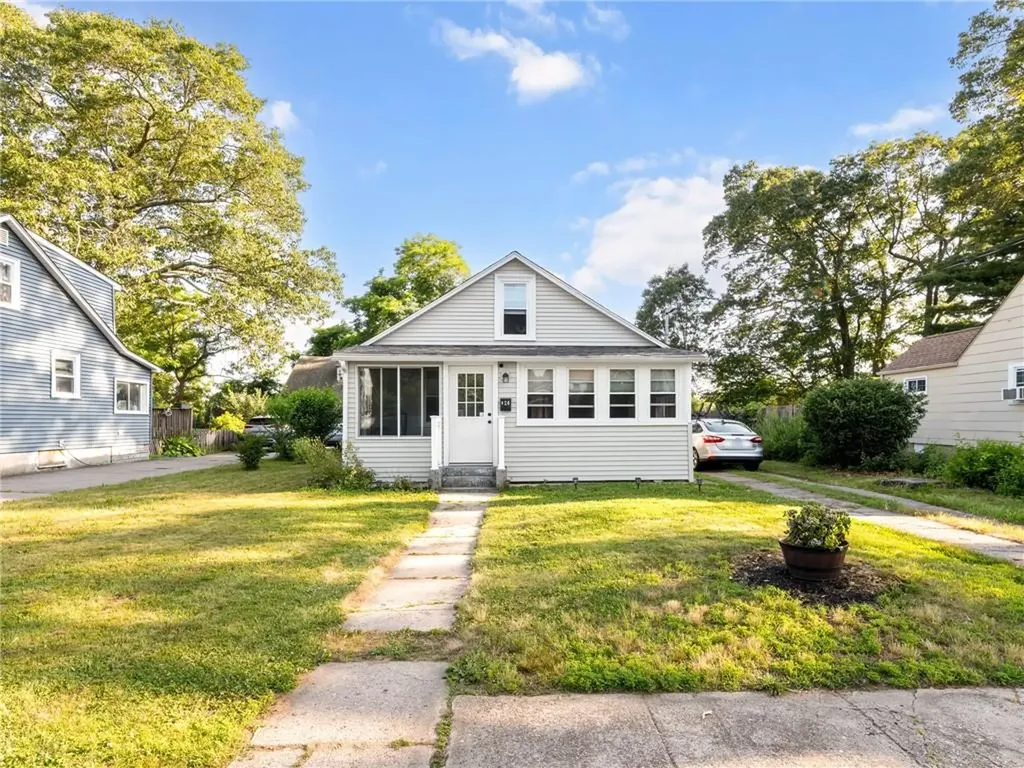 124 Everleth Avenue Warwick RI 02888