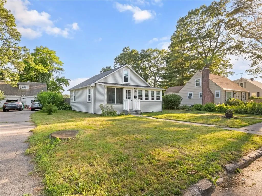 124 Everleth Avenue Warwick RI 02888
