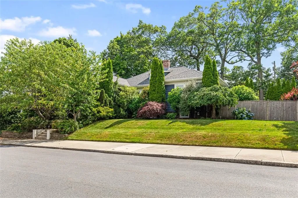 17 Blaisdell Avenue Pawtucket RI 02860