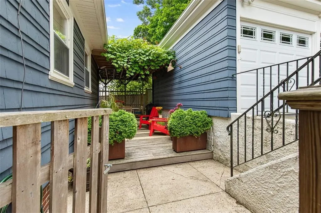 17 Blaisdell Avenue Pawtucket RI 02860