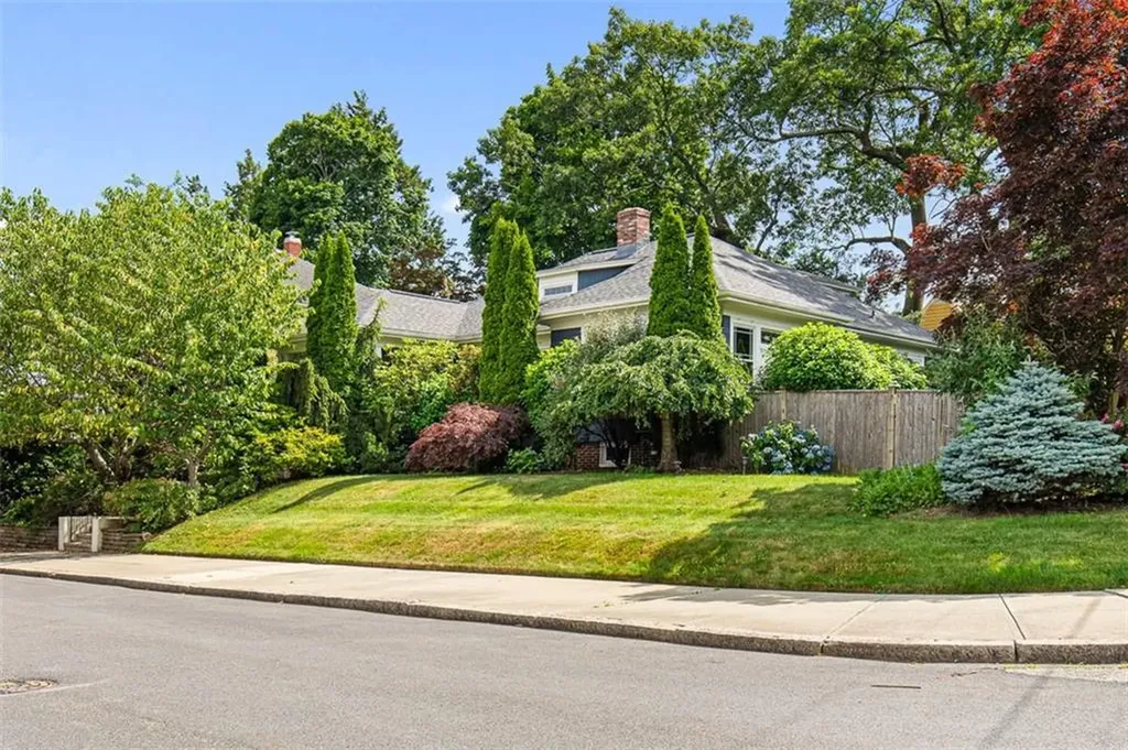 17 Blaisdell Avenue Pawtucket RI 02860