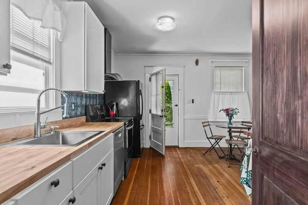 32 Thurston Avenue Newport RI 02840