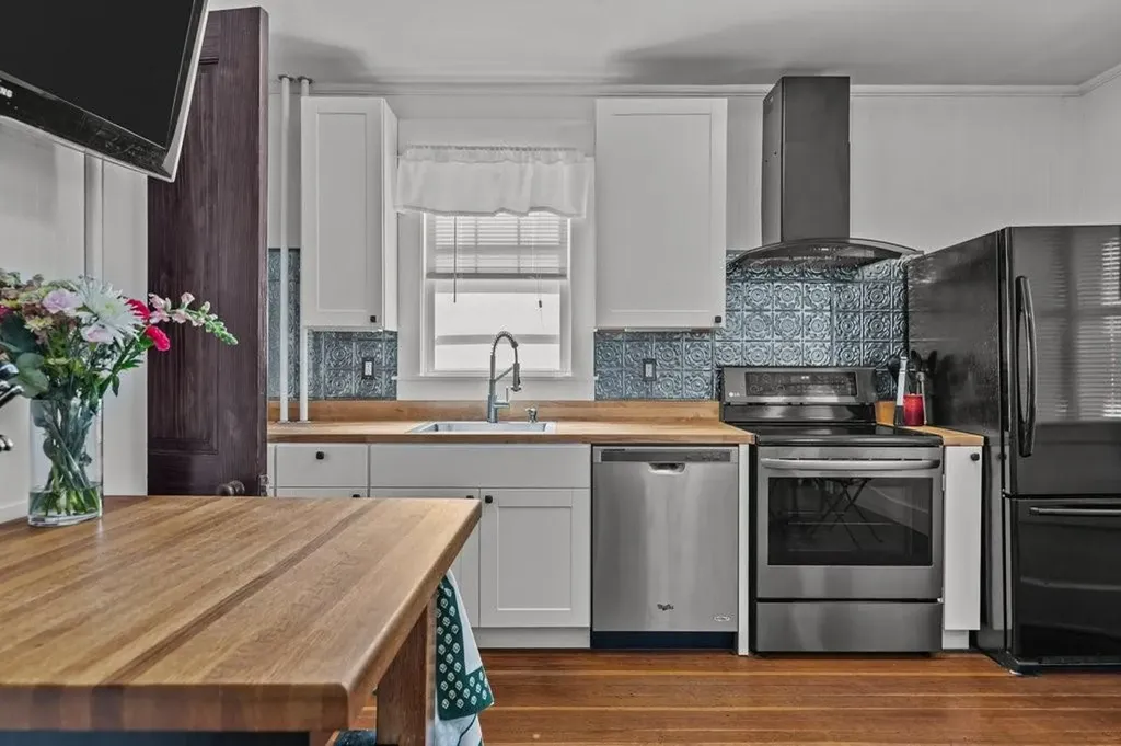32 Thurston Avenue Newport RI 02840