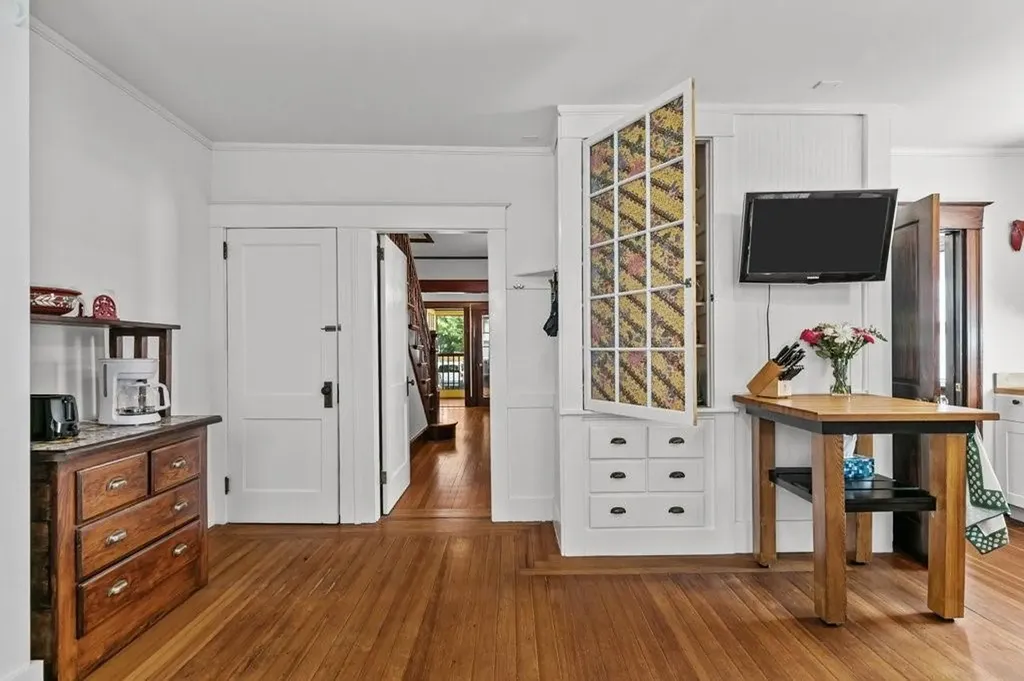 32 Thurston Avenue Newport RI 02840