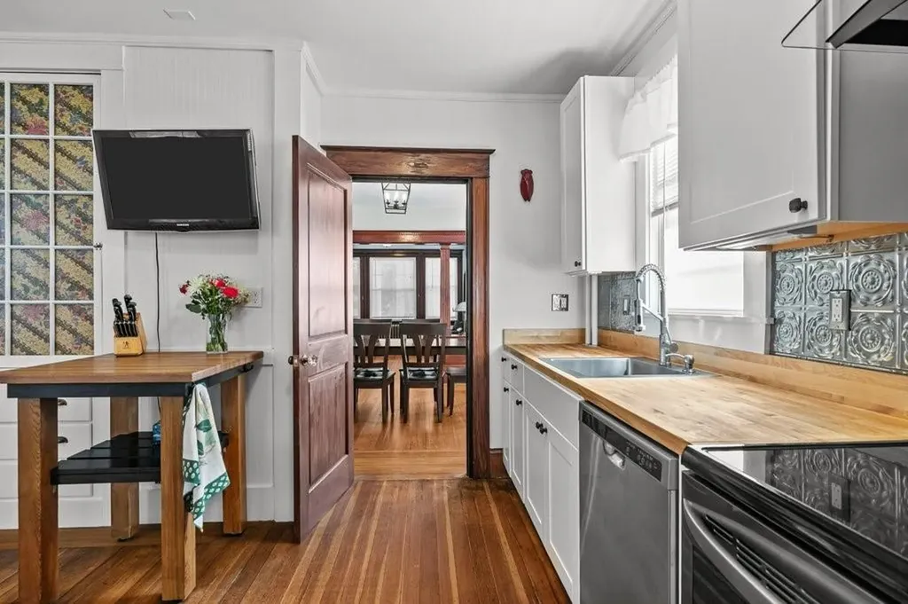 32 Thurston Avenue Newport RI 02840