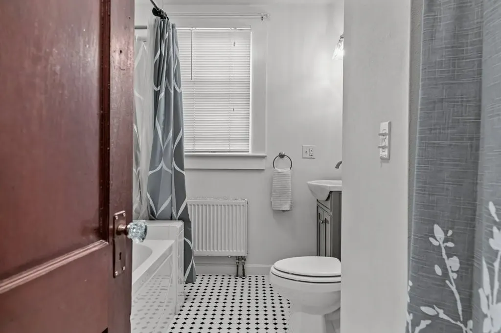 32 Thurston Avenue Newport RI 02840
