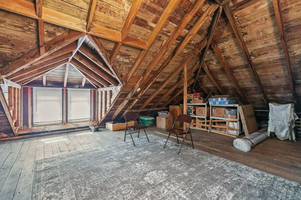 32 Thurston Avenue Newport RI 02840